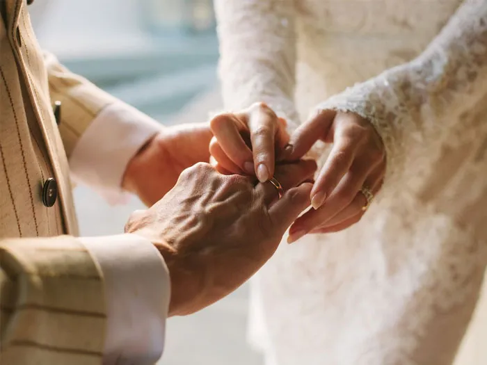 Nam giới bị gắn mác chạn vương và định kiến xã hội