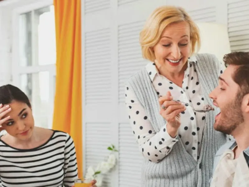Mama boy là gì: Hiểu rõ về "con trai cưng của mẹ" và sự phụ thuộc