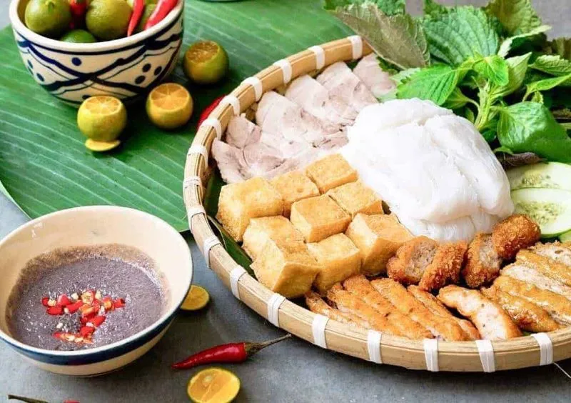 Mắm tôm có mùi nặng, không thanh tịnh nên thường được kiêng kỵ vào mùng 1 đầu tháng.