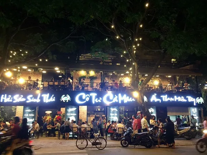 Không gian rộng rãi, ấm cúng của nhà hàng Cô Tư Cà Mau tại quận 1 Sài Gòn