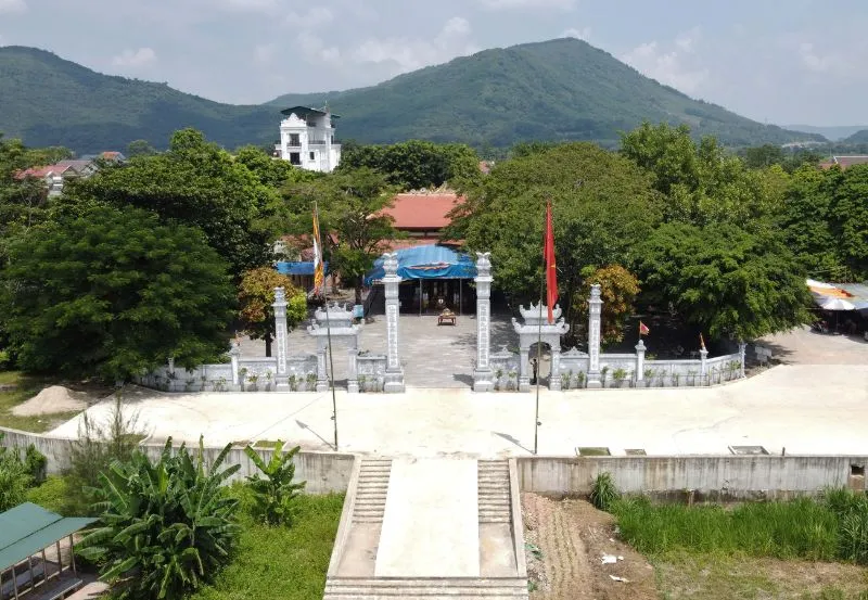 Toàn cảnh Đền Cô Bơ ở Hà Trung, Thanh Hóa, nơi thực hành văn khấn và dâng lễ