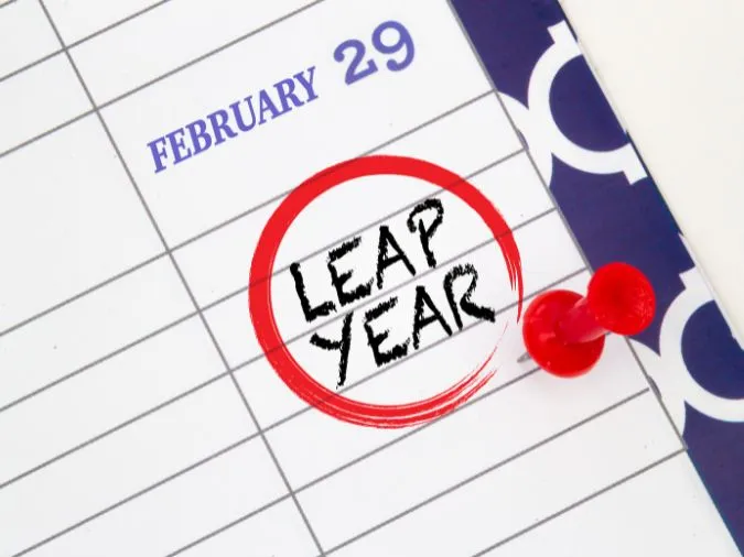 Minh họa các thuật ngữ tiếng Anh cho năm nhuận như Leap year, Intercalary Year