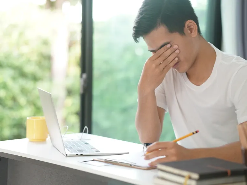 Học sinh căng thẳng và lo âu vì khối lượng kiến thức phải học thuộc lòng do học vẹt