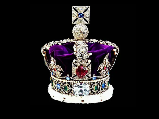 Vương miện Hoàng gia Anh với kim cương Koh-i-Noor, biểu tượng quyền lực vương quyền.