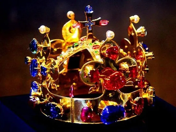 Vương miện Thánh Wenceslas, biểu tượng quyền lực tối cao của Vương quốc Bohemia.