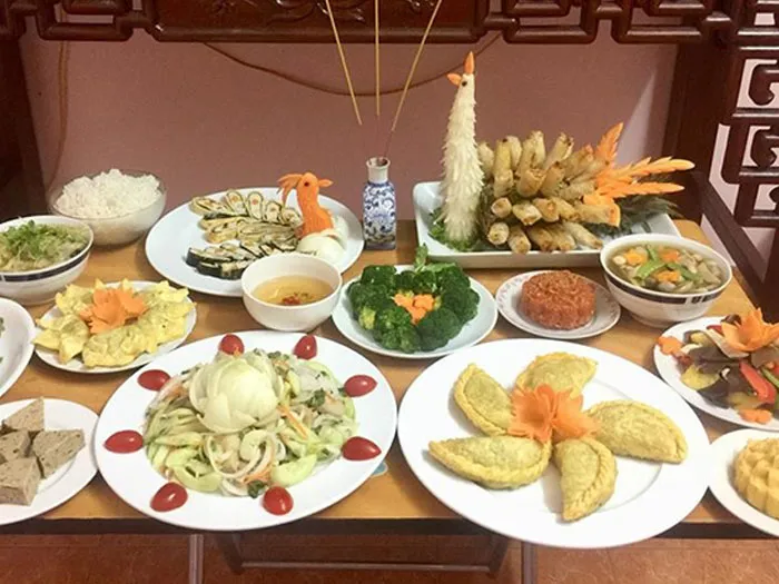 Các món ăn truyền thống trên mâm cúng tết Hạ Nguyên, thể hiện sự đa dạng