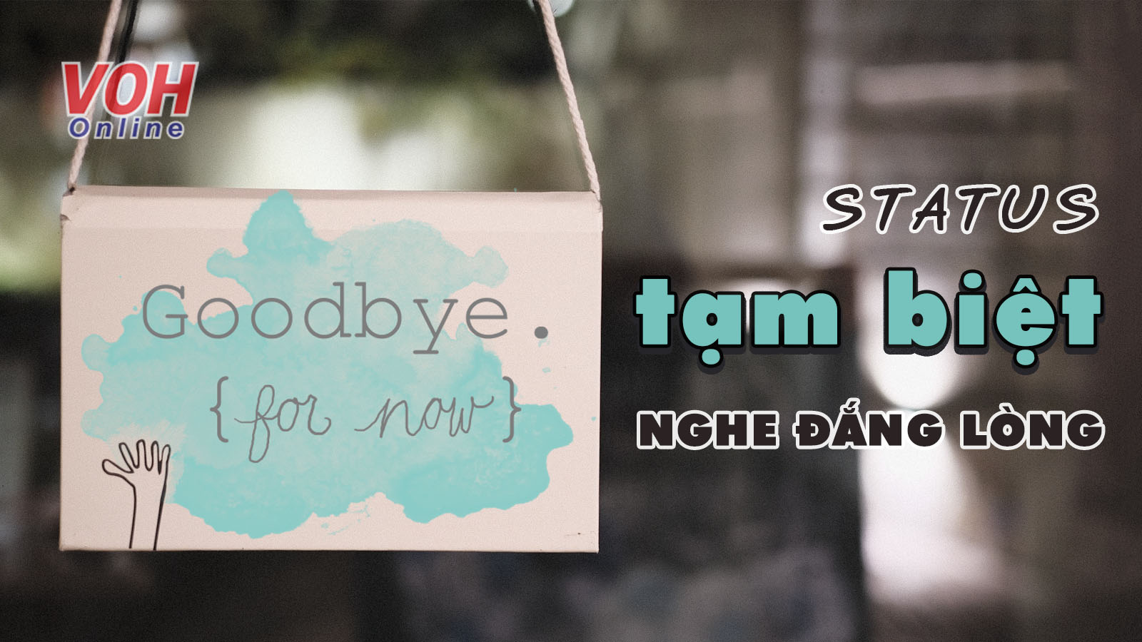 Hình ảnh học sinh cuối cấp nhận bằng khen, tượng trưng cho sự nỗ lực và thành quả sau một năm học