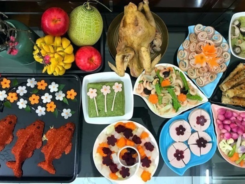 Mâm cơm cúng ông Công ông Táo đầy đủ theo phong tục truyền thống, chuẩn bị cho năm 2025.