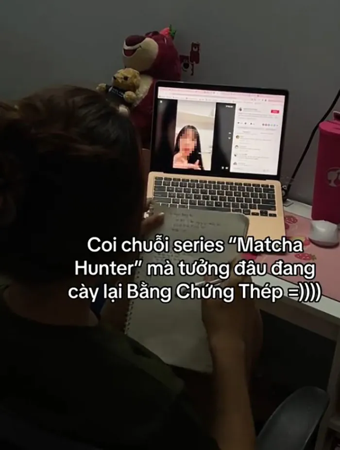 Cảnh tượng người dùng say mê theo dõi drama Matcha hunter như một bộ phim điều tra hấp dẫn