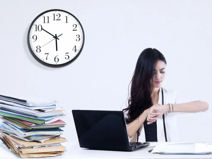 Hoàn thành công việc đúng giờ để quản lý sắp xếp thời gian hiệu quả