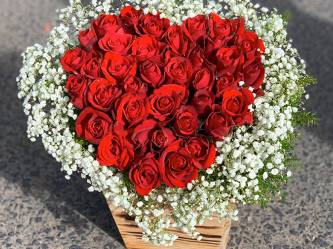 Quà tặng Valentine là một bó hoa hồng