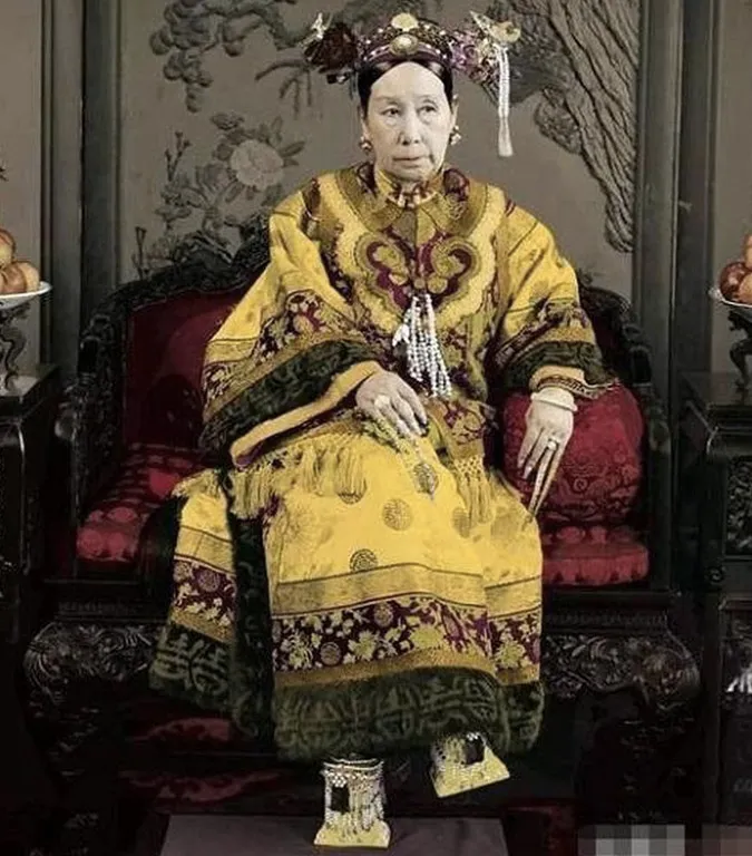 Phạm nhân Khang Tiểu Bát bị Lăng Trì tùng xẻo, đánh dấu chấm hết cho hình phạt dã man này