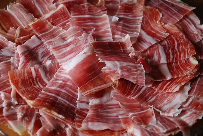 Giăm bông Iberico nổi tiếng thế giới là một trong những loại thịt đắt đỏ