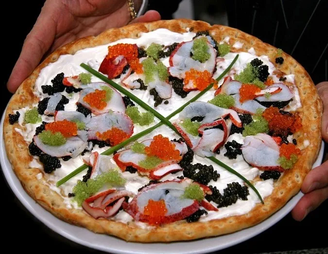Louis XIII Pizza không chỉ có mức giá đắt đỏ mà còn tốn thời gian để thực hiện