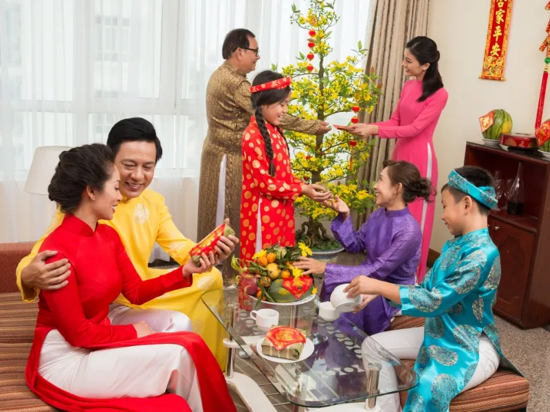 Mừng tuổi, lì xì là phong tục mong nhận được lộc đầu năm