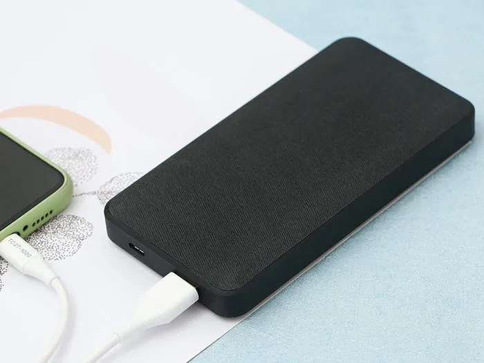 Pin sạc dự phòng công suất cao, món quà tặng 19/11 hữu ích cho mọi chàng trai.