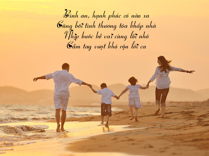 Khoảnh khắc gia đình quây quần ấm áp, thể hiện tình yêu thương và hạnh phúc trong ngày đặc biệt