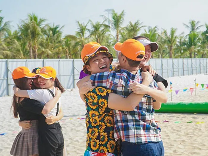 Nhân viên tham gia khắc nhập khắc xuất, trò chơi tất niên tạo sự tương tác và phản xạ nhóm