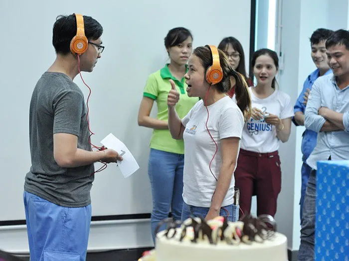 Đội chơi tam sao thất bản, trò chơi tất niên vui nhộn thử thách khả năng diễn đạt và truyền tin