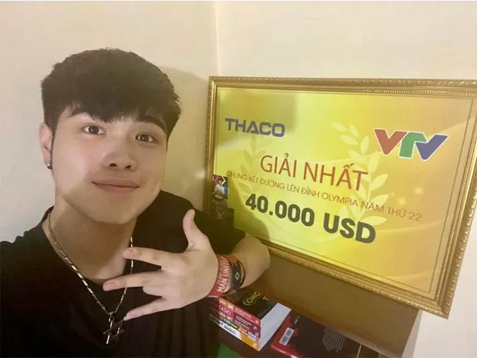 Đặng Lê Nguyên Vũ, nhà vô địch Đường lên đỉnh Olympia 2022, "flex" thành tích của mình, là một ví dụ rõ nét về cách thể hiện sự tự hào tích cực