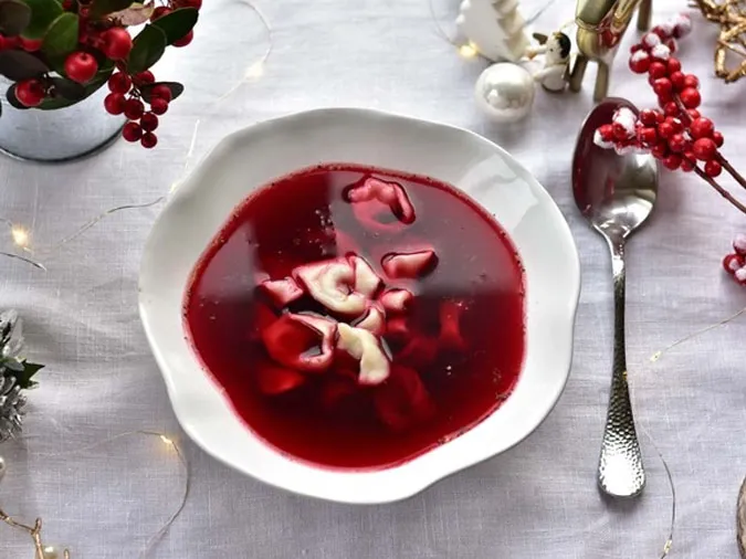 Súp Borscht củ cải đỏ, món ăn Giáng sinh truyền thống của Ba Lan