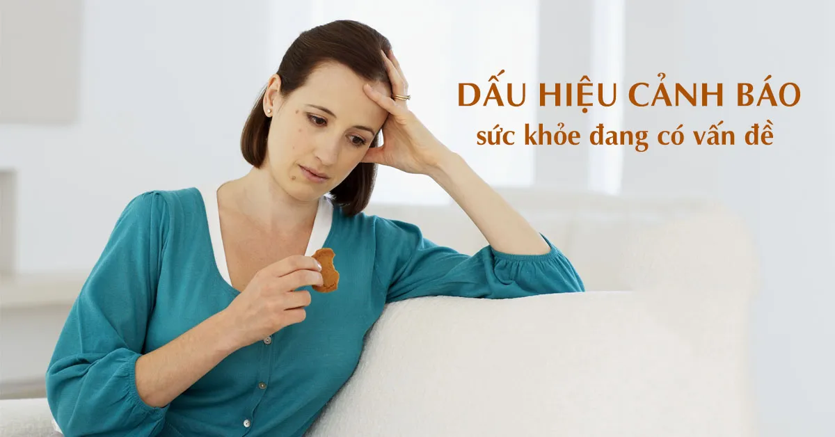 Người phụ nữ xanh xao thể hiện chán ăn và mất ngủ, những dấu hiệu sức khỏe cần chú ý