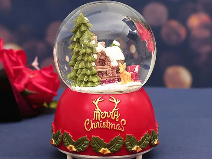Quả cầu tuyết lấp lánh với hình ông già Noel, quà Giáng sinh mang không khí lễ hội.