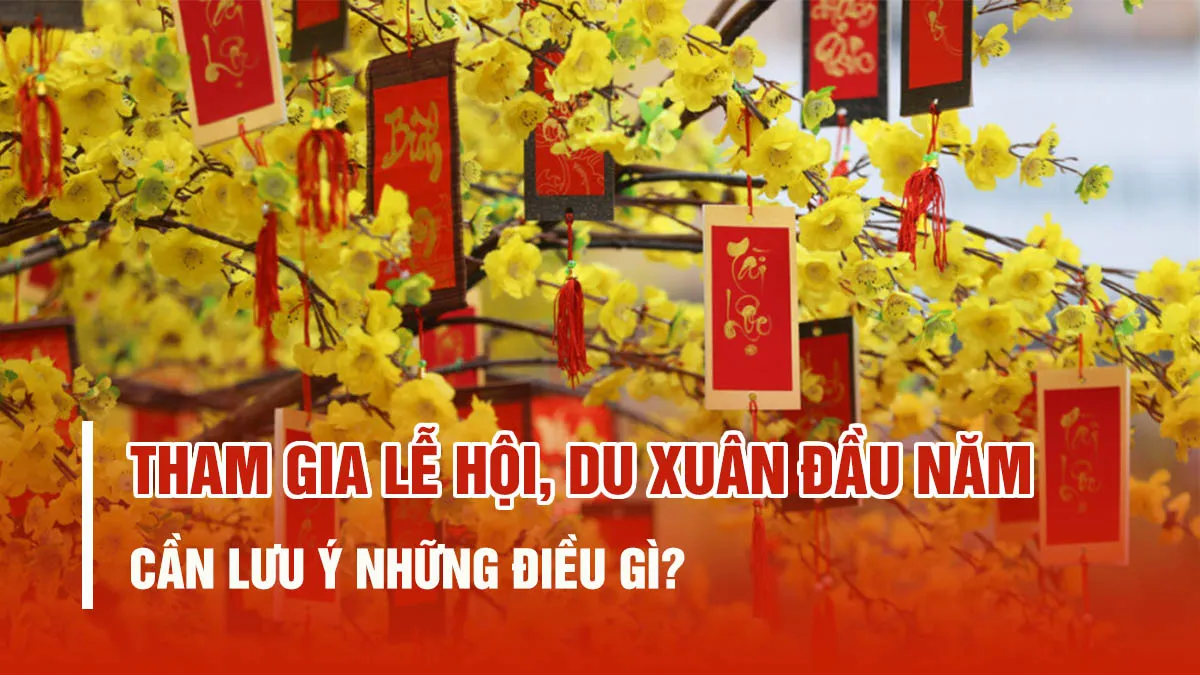 Người đẹp che miệng như muốn giữ bí mật hoặc bất ngờ