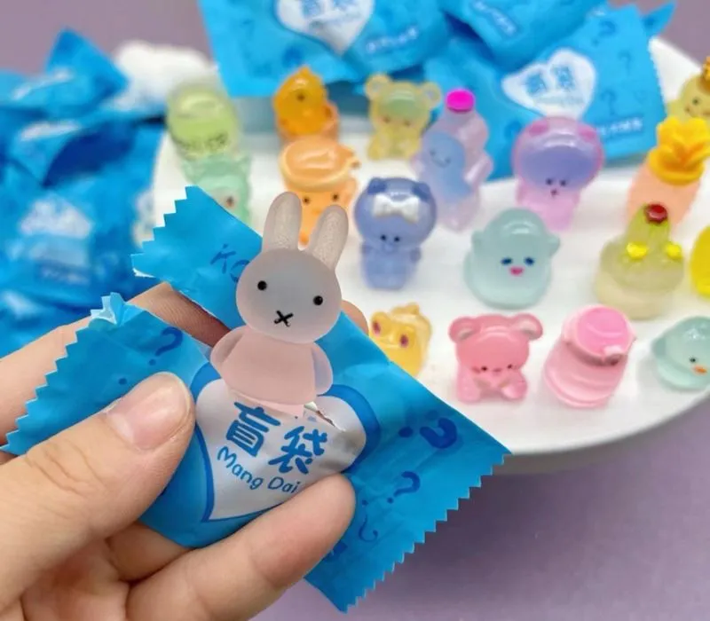 Các loại túi mù đồ chơi phát sáng hấp dẫn giới trẻ sưu tầm