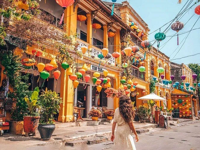 Phố cổ Hội An lung linh đèn lồng, là địa điểm du lịch Valentine đầy chất thơ và lãng mạn cho các cặp đôi