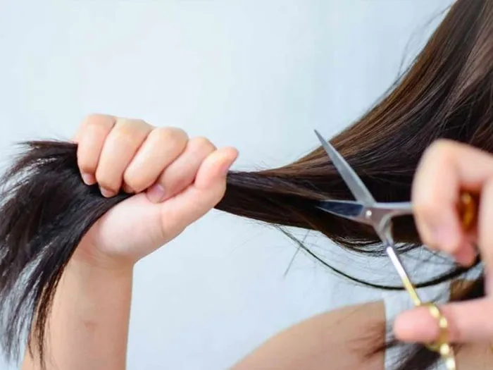 Hình ảnh minh họa việc kiêng cắt tóc vào ngày Rằm 15 để giữ gìn sinh khí và tài lộc