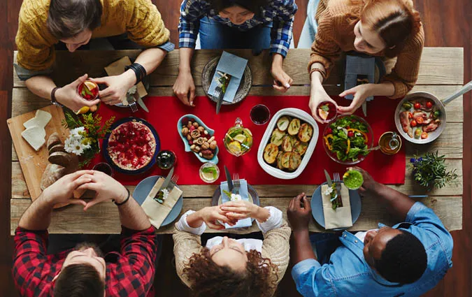 Người trẻ tự tin đối đáp khéo léo những câu hỏi vô duyên trong dịp gặp mặt gia đình