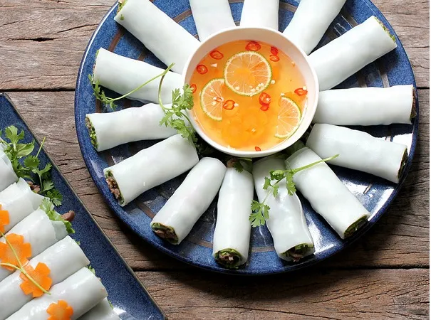 Món phở cuốn Hà Nội hấp dẫn, chuẩn vị truyền thống