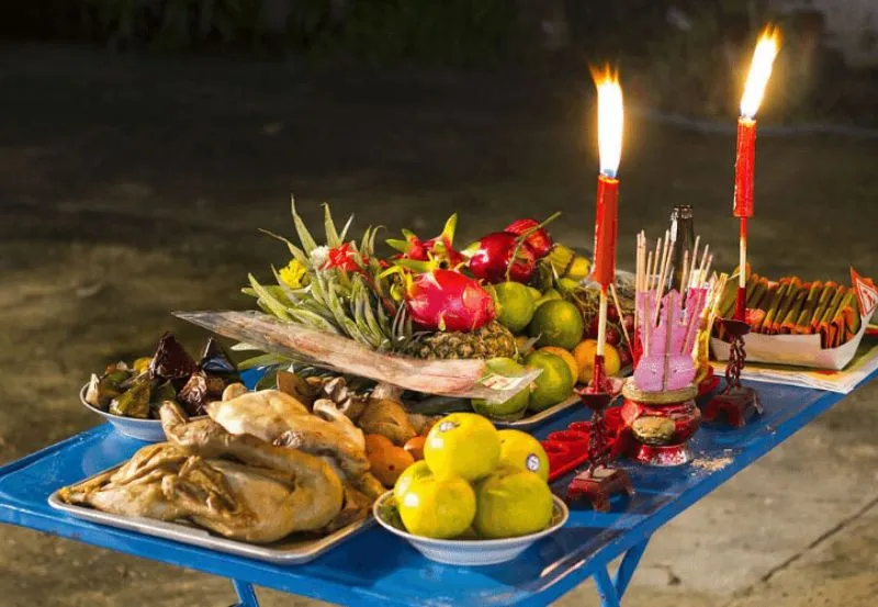 Mâm lễ vật cúng xả xui đầy đủ, chuẩn bị cho nghi lễ thanh tẩy năng lượng tiêu cực