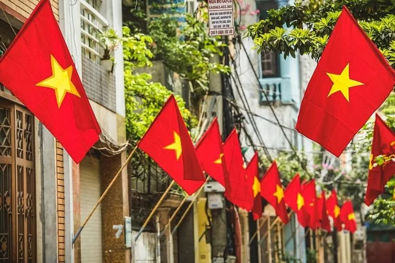 Hình ảnh minh họa ngày Quốc tế Lao động 1/5, biểu tượng của sự đoàn kết và đấu tranh cho quyền lợi người lao động toàn cầu.