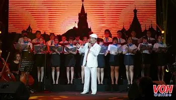 Tổng Lãnh sự Ấn Độ Madan Mohan Sethi phát biểu về chương trình Đêm nhạc Ấn Độ của Shibani Kashyap, nhấn mạnh giao lưu văn hóa.