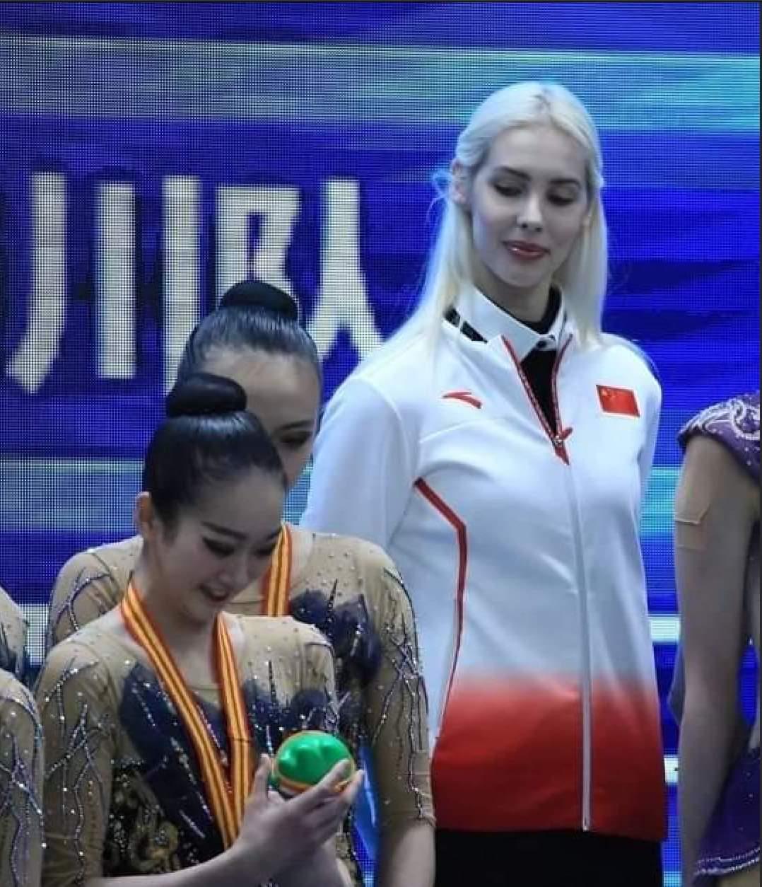Chân dung Anastasia Bliznyuk, huấn luyện viên tài năng của đội tuyển thể dục nhịp điệu Trung Quốc