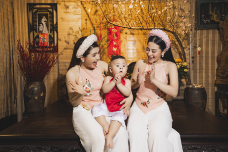 Tố Ny rạng rỡ trong ngày cưới cùng chồng cơ phó
