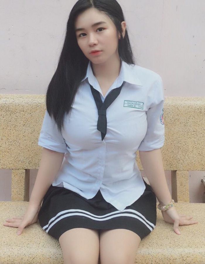 Trần Minh Thiên Di với phong cách thời trang ấn tượng và đôi mắt biểu cảm