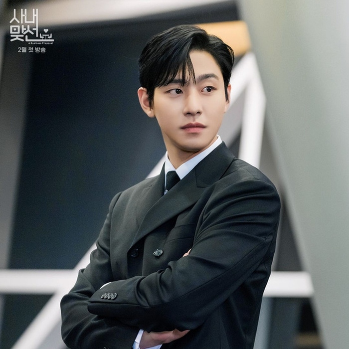 Ahn Hyo Seop với phong thái lịch lãm, trưởng thành trên màn ảnh