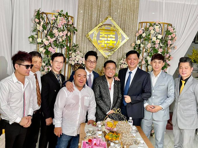 Châu Gia Kiệt tươi tắn trong một buổi chụp ảnh