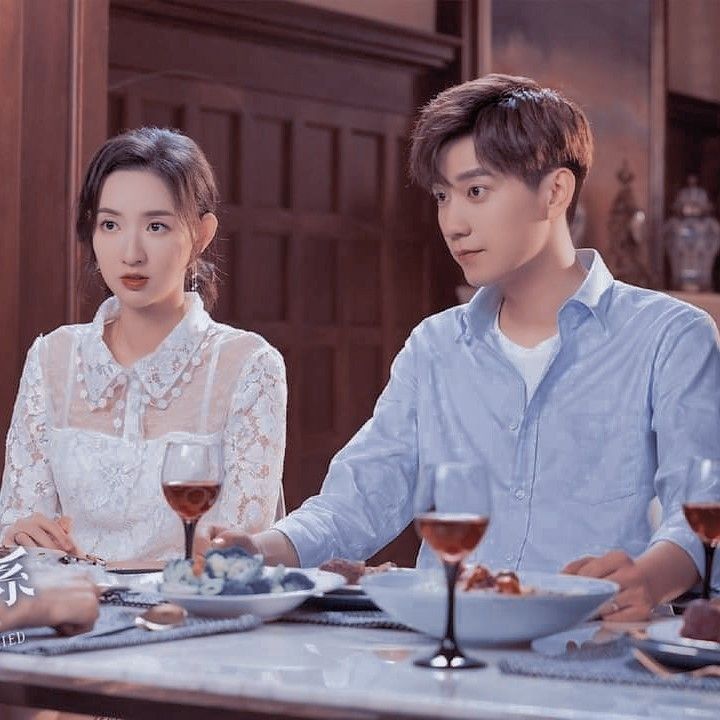 Phong cách thời trang thanh lịch của diễn viên Vương Ngọc Văn