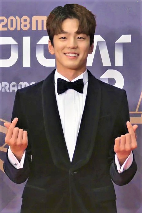 Kim Min Kyu trên thảm đỏ MBC Drama Awards 2018