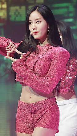 Hyomin tự tin trình diễn trên sân khấu trong sự kiện của T-ara