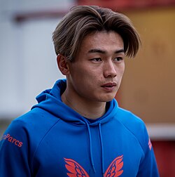Ueda Ayase thi đấu năng nổ trong màu áo câu lạc bộ Feyenoord.