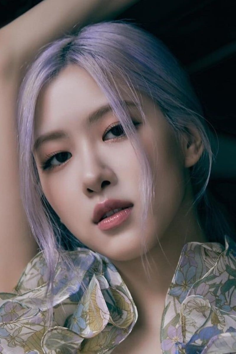 Rosé trong bộ trang phục sang trọng, đại sứ thương hiệu Saint Laurent