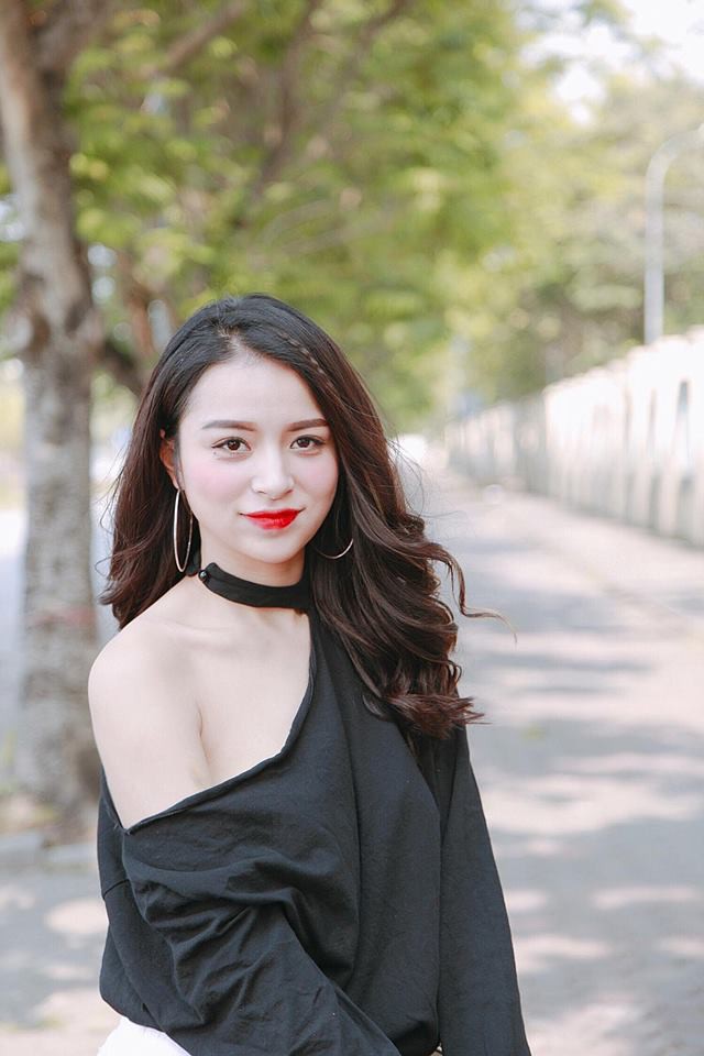 Chân dung diễn viên Ngọc Anh Berry với nụ cười duyên dáng, phong thái tự tin