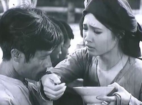 Chân dung Chị Dậu, một biểu tượng của sự kiên cường và lòng dũng cảm của người phụ nữ Việt Nam trước sóng gió cuộc đời.