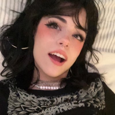 Hình ảnh chân dung nữ streamer Hannah Owo trẻ trung và nổi bật trên mạng xã hội.