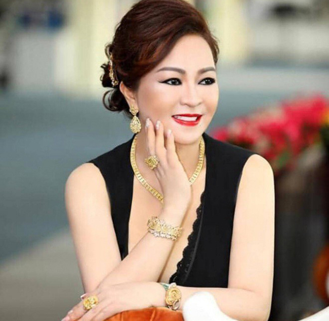 Chân dung CEO Nguyễn Phương Hằng với phong thái quyền lực, thể hiện đẳng cấp của một nữ doanh nhân giàu có và có tiếng nói trong xã hội